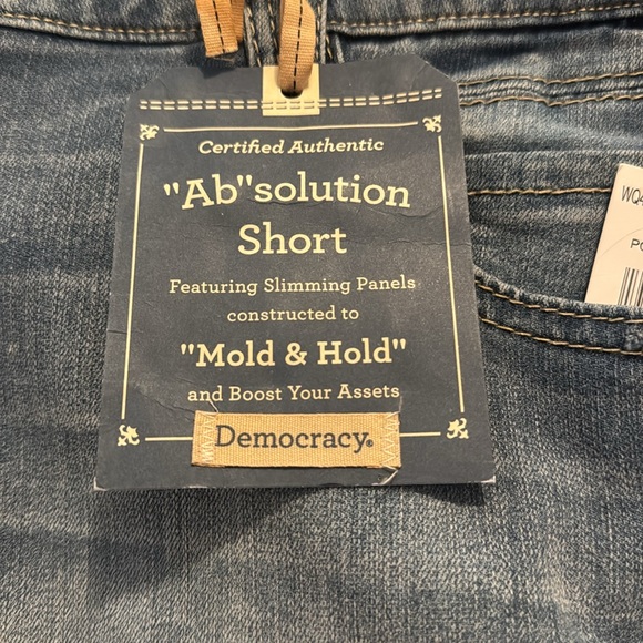 Women’s Plus Shorts  24W - Picture 2 of 9